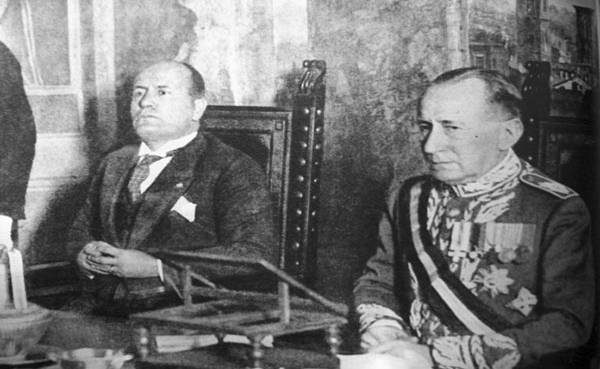 http://www.radiomarconi.com/marconi/mussolini_marconi.jpg